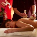 Masaj antiinflamator cu plante medicinale | Oriental Herbal Massage